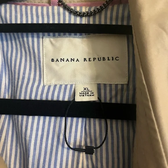 Banana Republic Beige Trench Coat - Picture 2 of 3